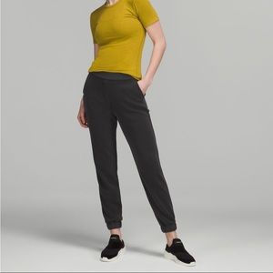 LULULEMON SOFTSTREME RELAXED HR JOGGER PANT IN BLACK